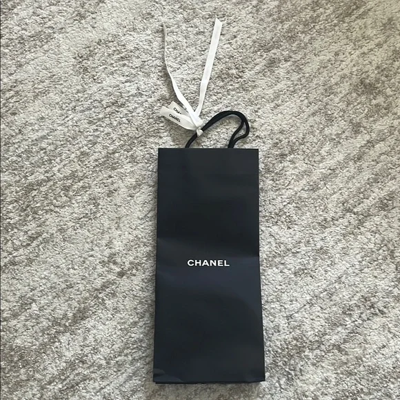 CHANEL Black and White Shopping Bag - Picture 2 of 2
